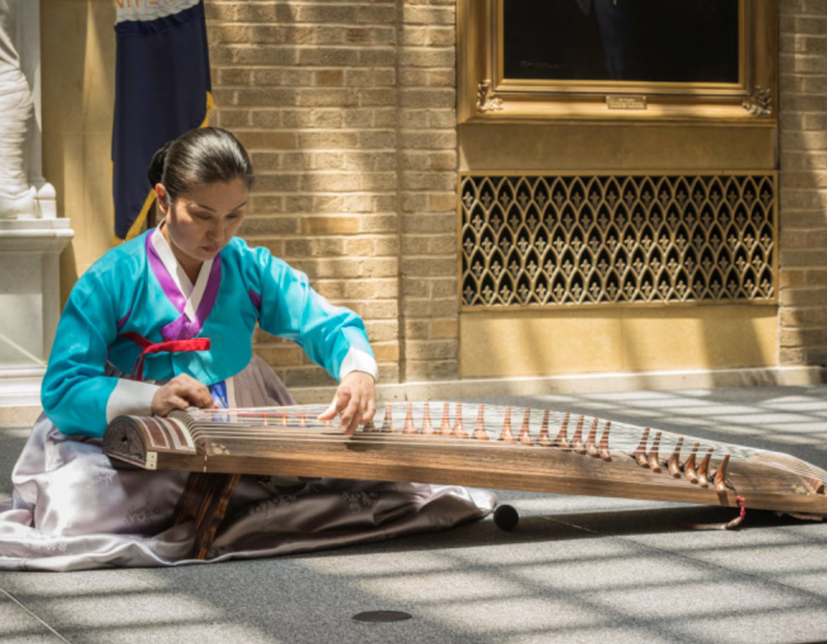 Soyeun Jung playing gayageum